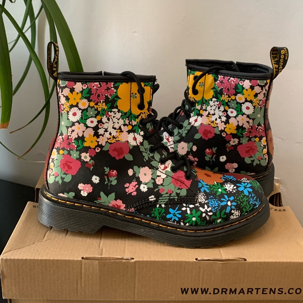 Dr. Martens-1460 Floral Combat boots in black.